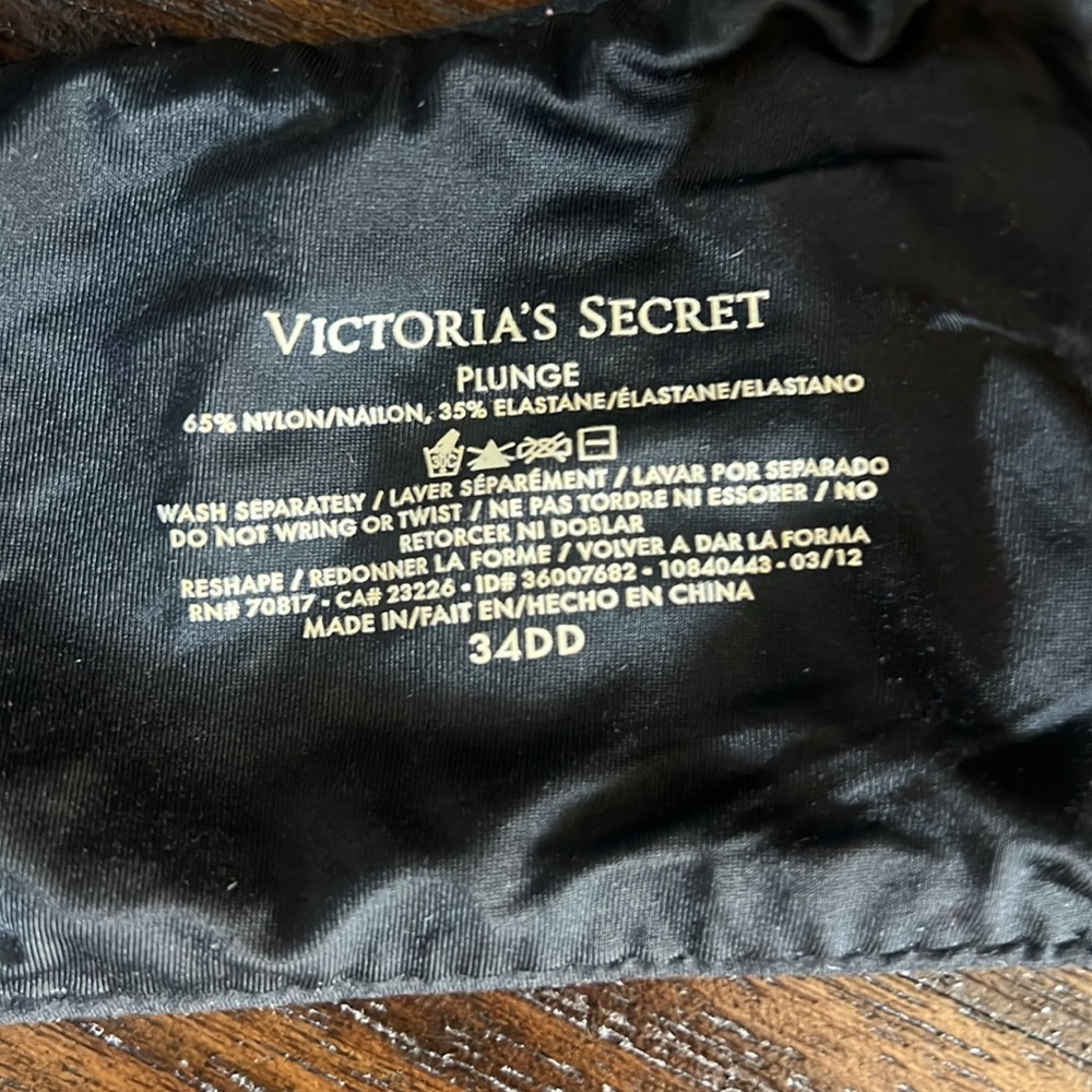 Victoria’s Secrete 34DD Black Push up Bra - Picture 3 of 6